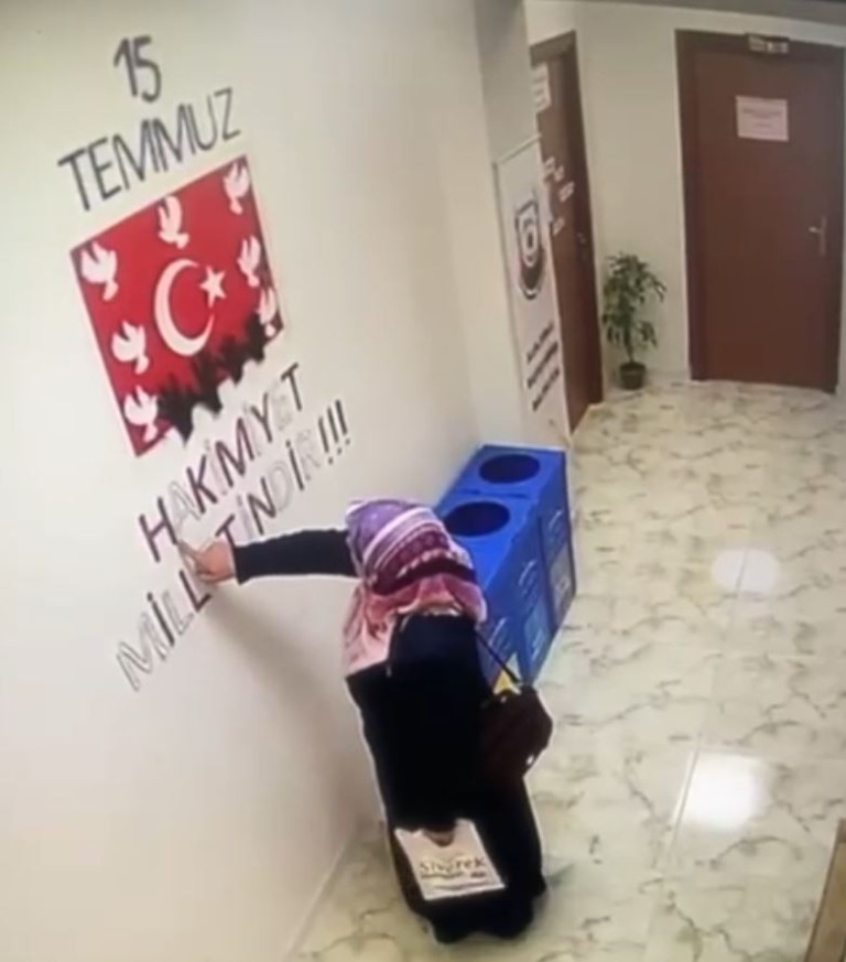 Okuma yazma kursuna giden kadının azmi görenleri duygulandırdı 