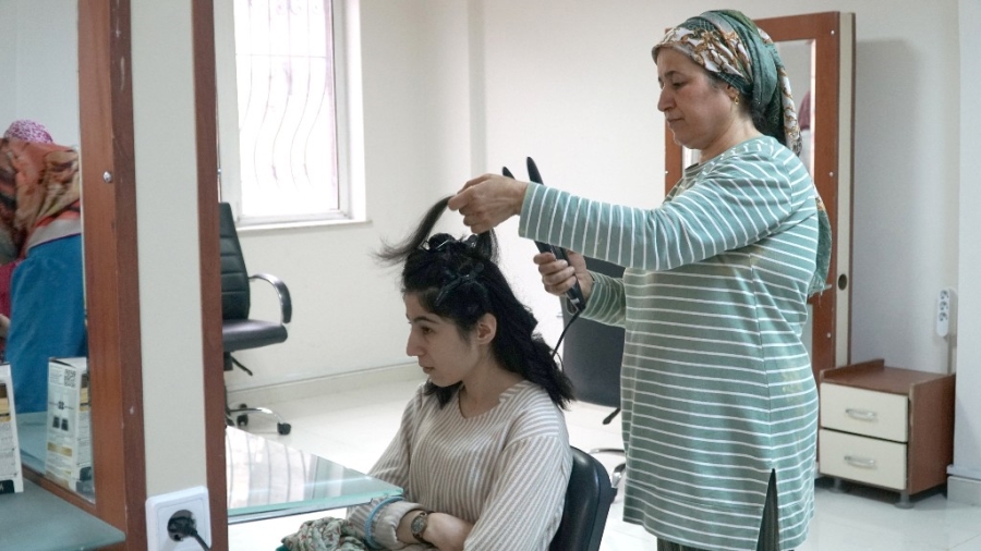 Kuaförlük ve cilt bakım kursuna yoğun ilgi 
