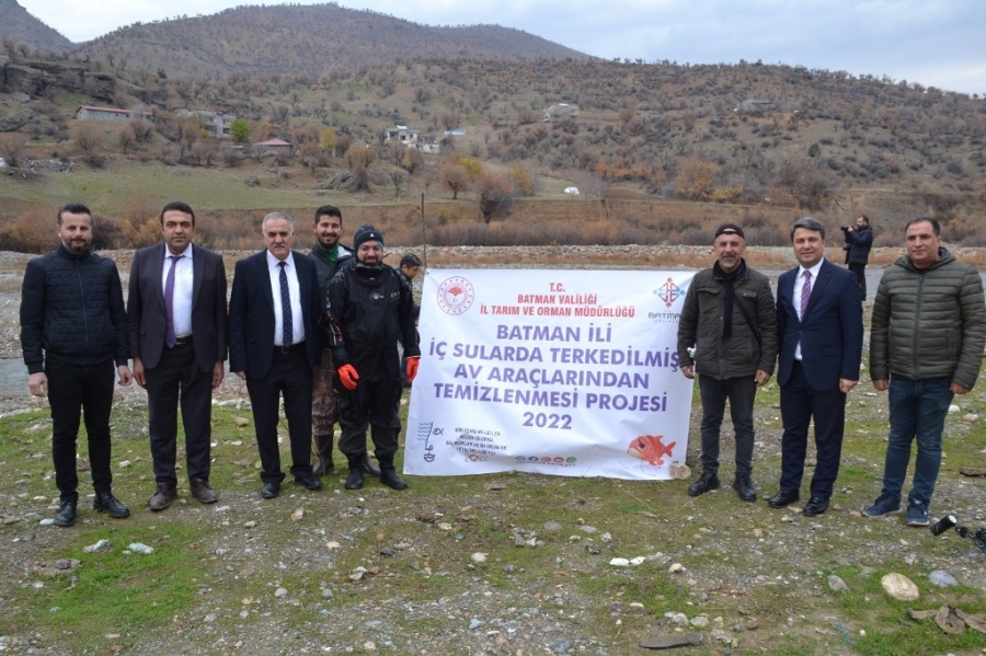 Dünyayı heyecanlandıran balığın bulunduğu Sason Çayı ağlardan temizlendi