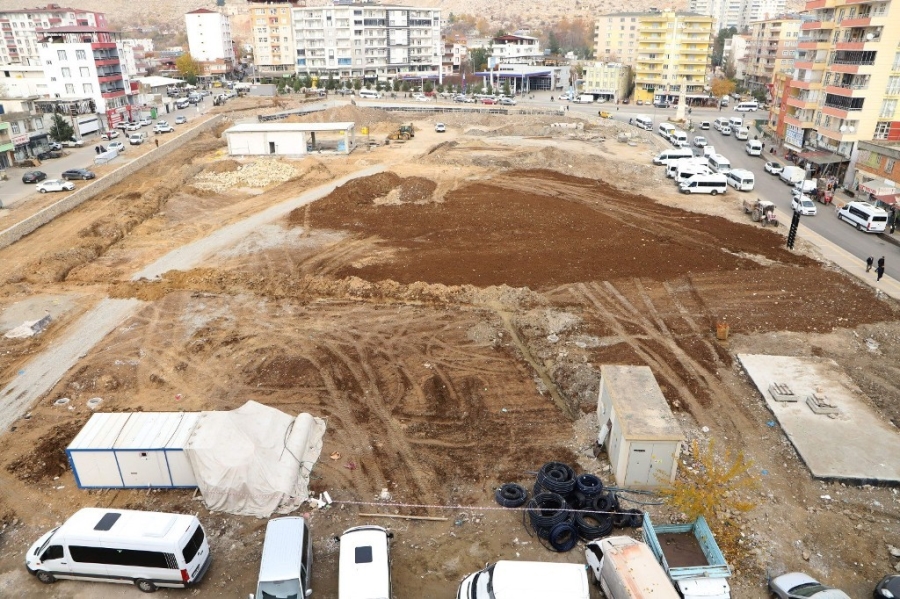 Silvan 1’inci Kılıçarslan Kent Meydanında çalışmalar sürüyor 