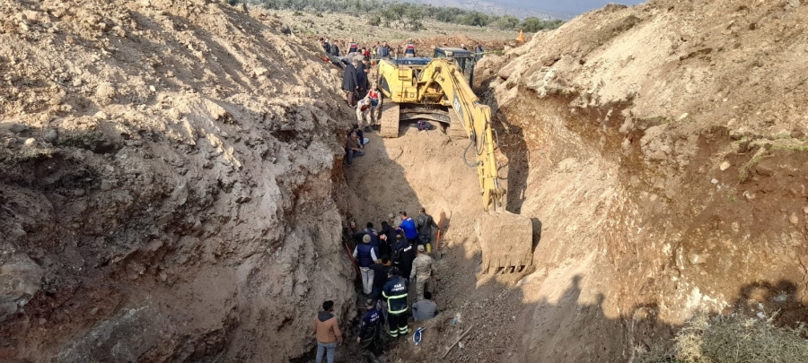 Kilis'te su kanalı kazısında 2 işçi toprak altında kaldı 