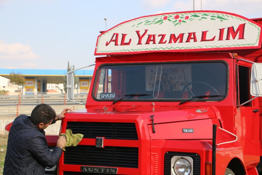 “Al Yazmalım” kamyonu Şanlıurfa’da ilgi odağı oldu 