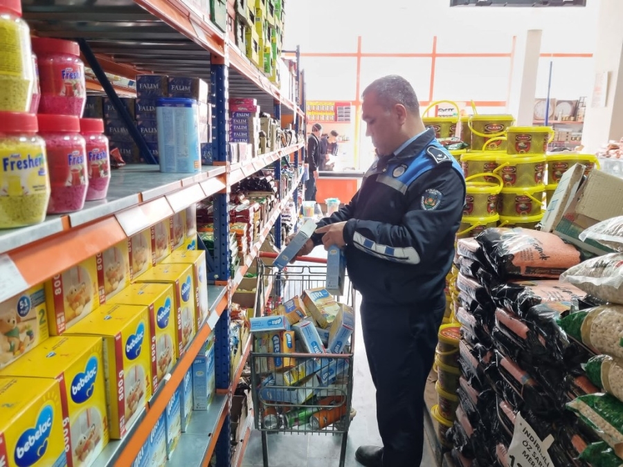 Şanlıurfa’da onlarca paket bozuk bebek maması ele geçirildi 