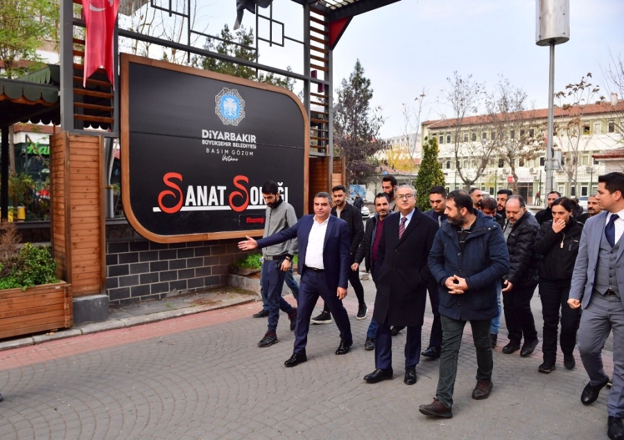 Vali Su, Sanat Sokağı esnafının taleplerini dinledi 