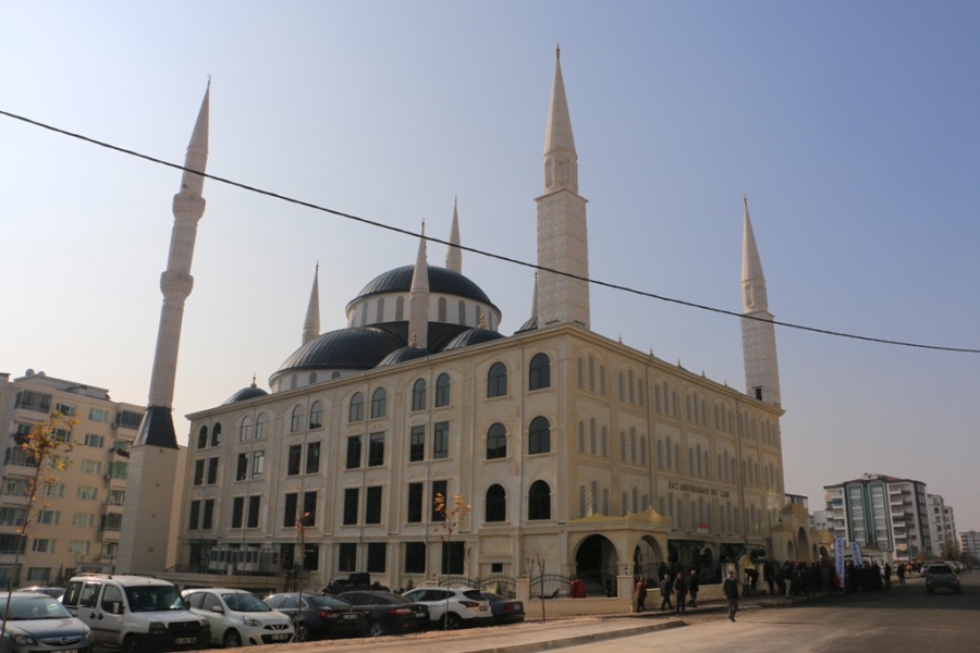 Temelini attığı cami, vefatının ardından çocukları tarafından tamamlandı
