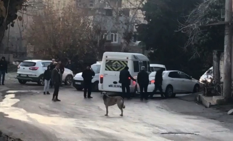 Açık bırakılan musluk suyu kazalara neden oldu 