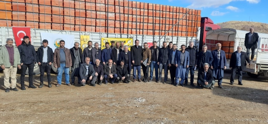 Çelikhan’da arıcılara kovan dağıtıldı 