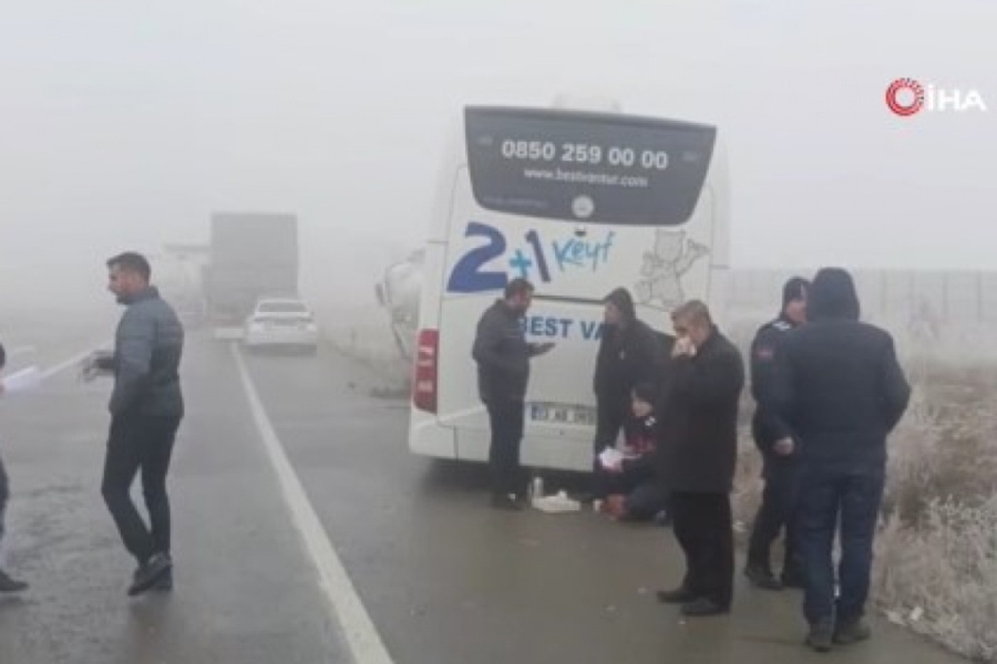 Kırşehir'de 15 araç birbirine girdi: 2 ölü, 2'si ağır 12 yaralı