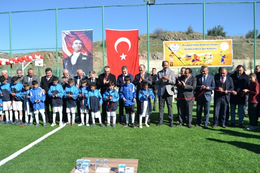 Kilis'te spor kompleksi ile robotik kodlama atölyesi açıldı 