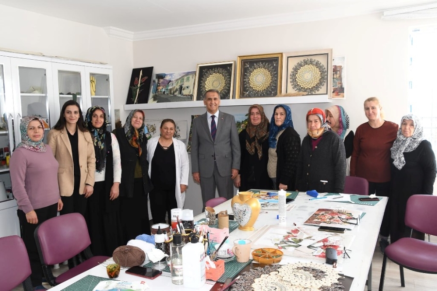 Vali Çuhadar, el emeği göz nuru ürünleri inceledi 