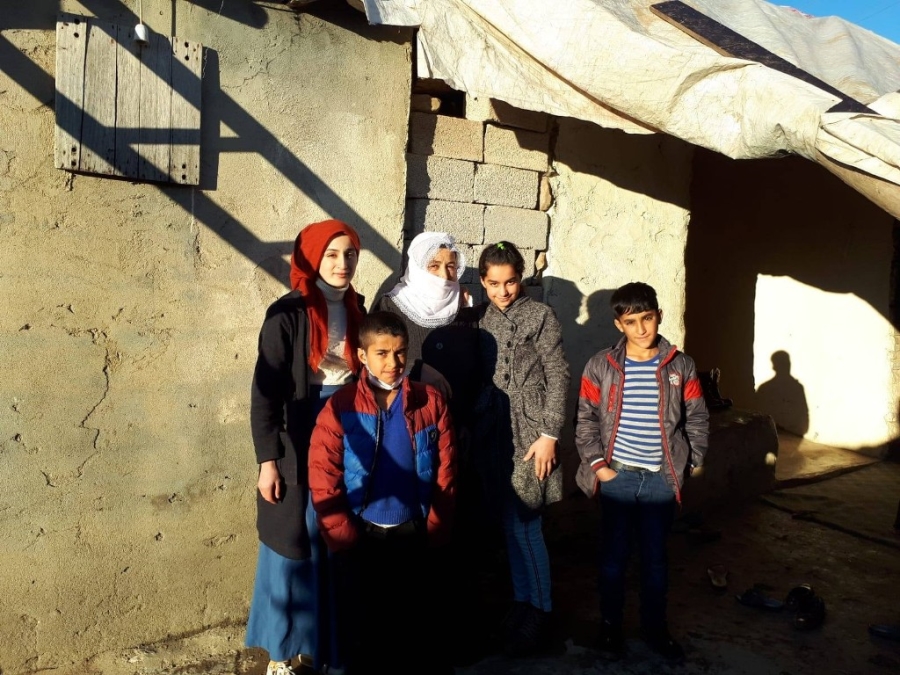 6 kişilik aile harabe evde yaşam mücadelesi veriyor