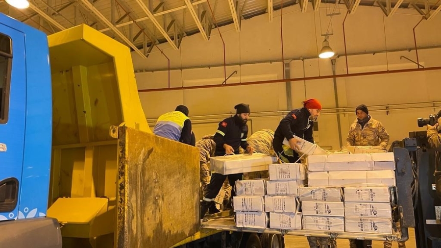 Sanayi Teknoloji Bakanlığı 250 adet duvar kırıcı iş makinesini deprem bölgesine gönderdi 