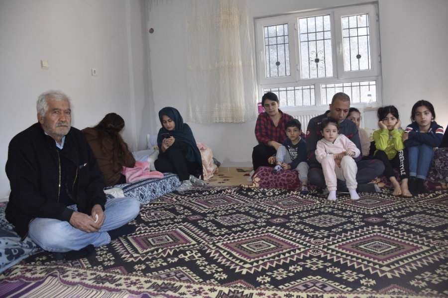 15 kişilik depremzede ailesi Mazıdağı ilçesinde misafir ediliyor 