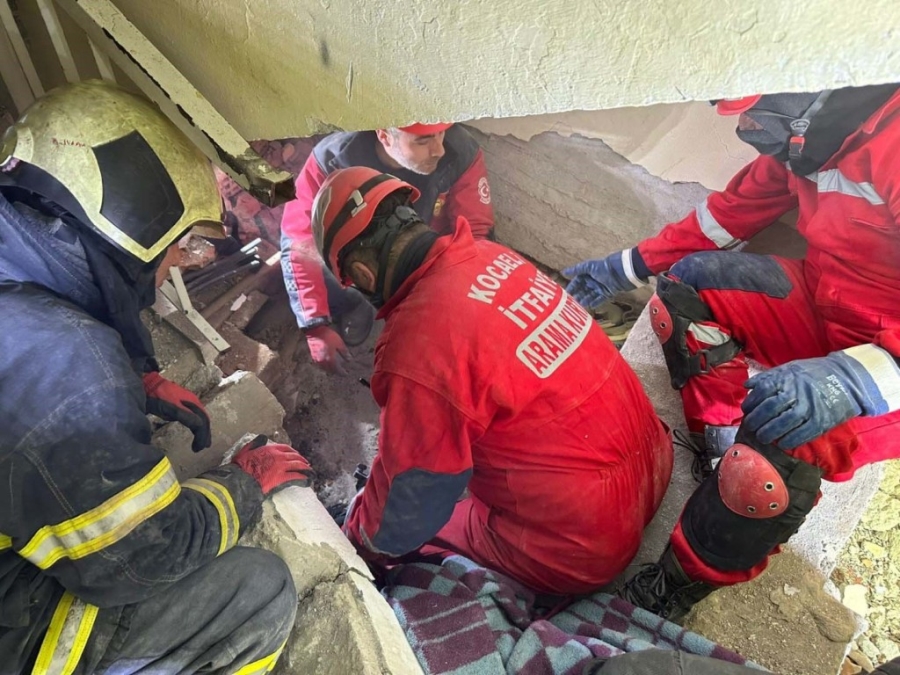 Kocaeli'nin kahramanları 79 kişiyi yıkıntıların arasından kurtardı 