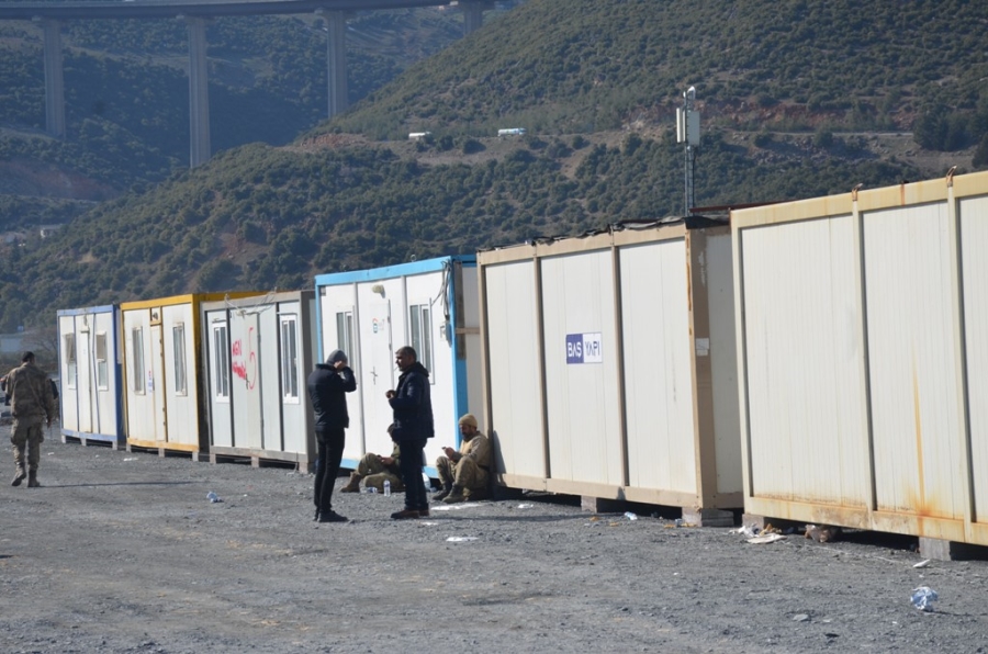 Nurdağı'nda yaralar sarılıyor, konteyner kentler kuruluyor
