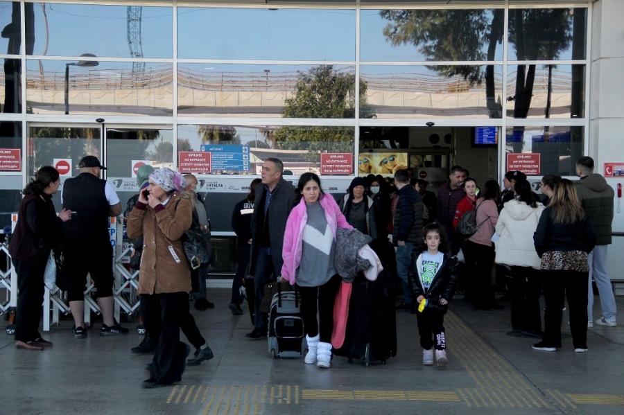 Antalya depremzedeleri ağırlamaya devam ediyor 