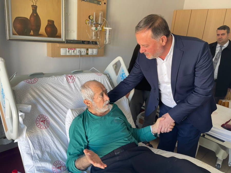 Başkan Tatlıdede yaralı depremzedeleri ziyaret etti 