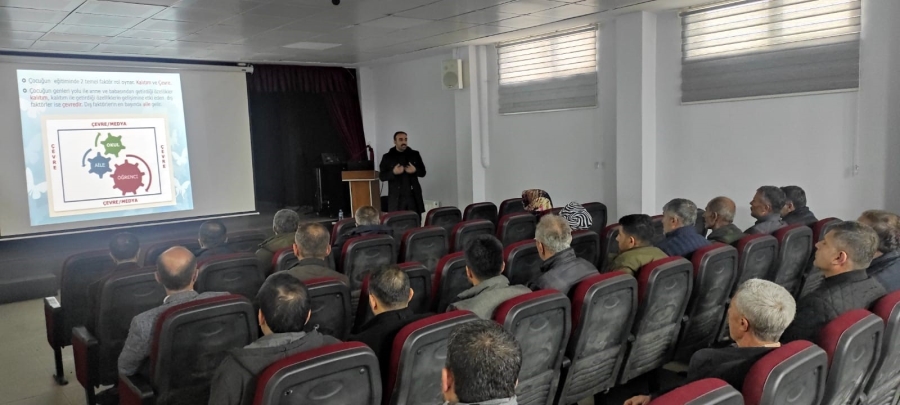 Sason'da velilere 'ailede iletişim ve ahlaki gelişim' eğitimi verildi