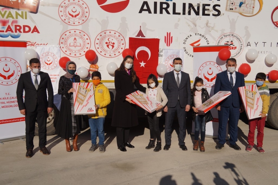 Hediye Karavanının 12. durağı Batman oldu