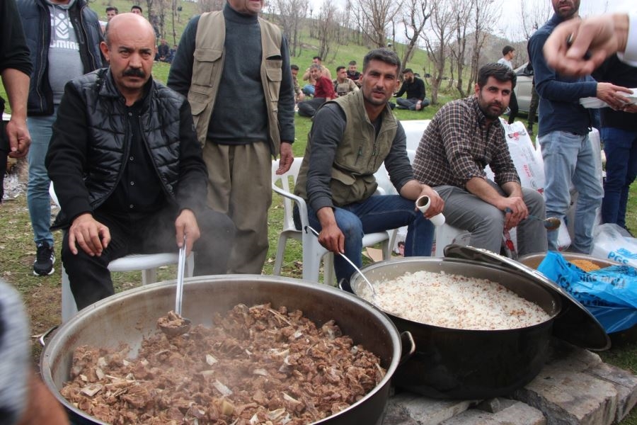 ŞIRNAK’TAKİ “ADAROK” FESTİVALİNDE DEPREMZEDELER İÇİN MEVLÜT OKUTULDU