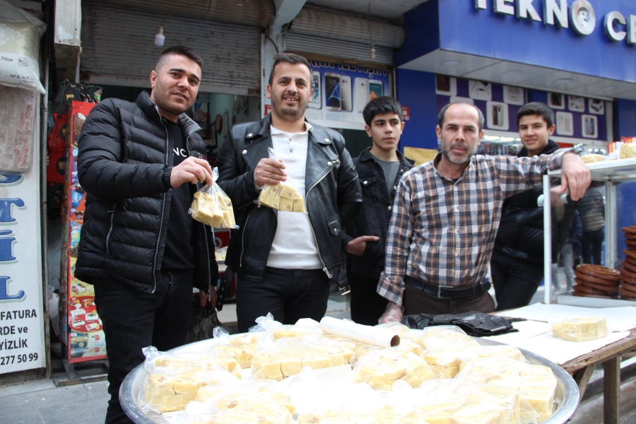 Cizre'de iftar sofralarının vazgeçilmez tatlısı Luzine