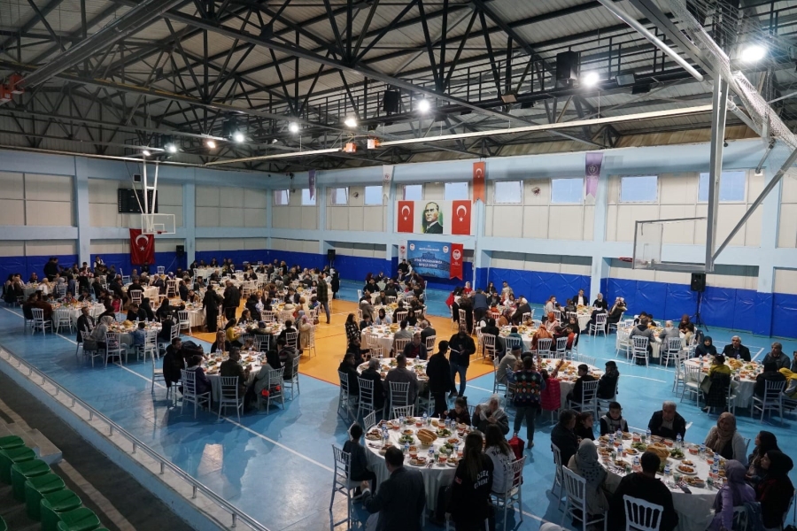 Beşiri'de şehit yakınları, yetim ve depremzedeler için iftar programı düzenlendi