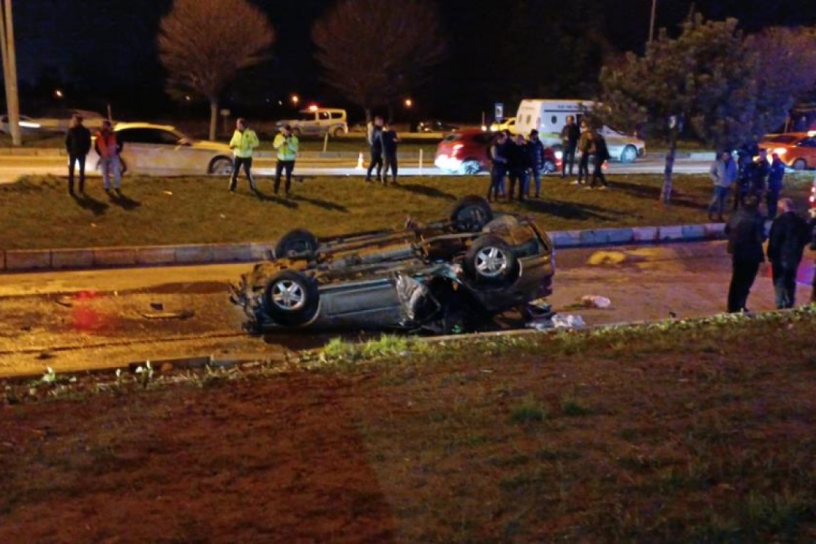 Kütahya'da iki otomobil çarpıştı: 1 ölü, 5 yaralı