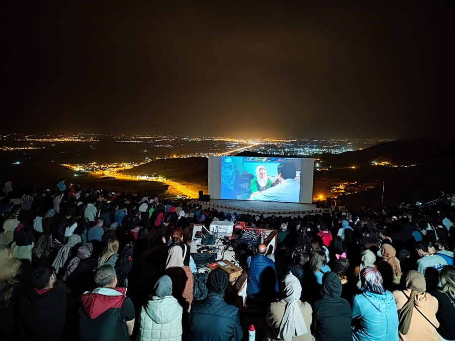 Yeşilçam'ın yıldızı Koçyiğit, Mardin açık hava sinemasında sevenleriyle rol aldığı filmi izledi