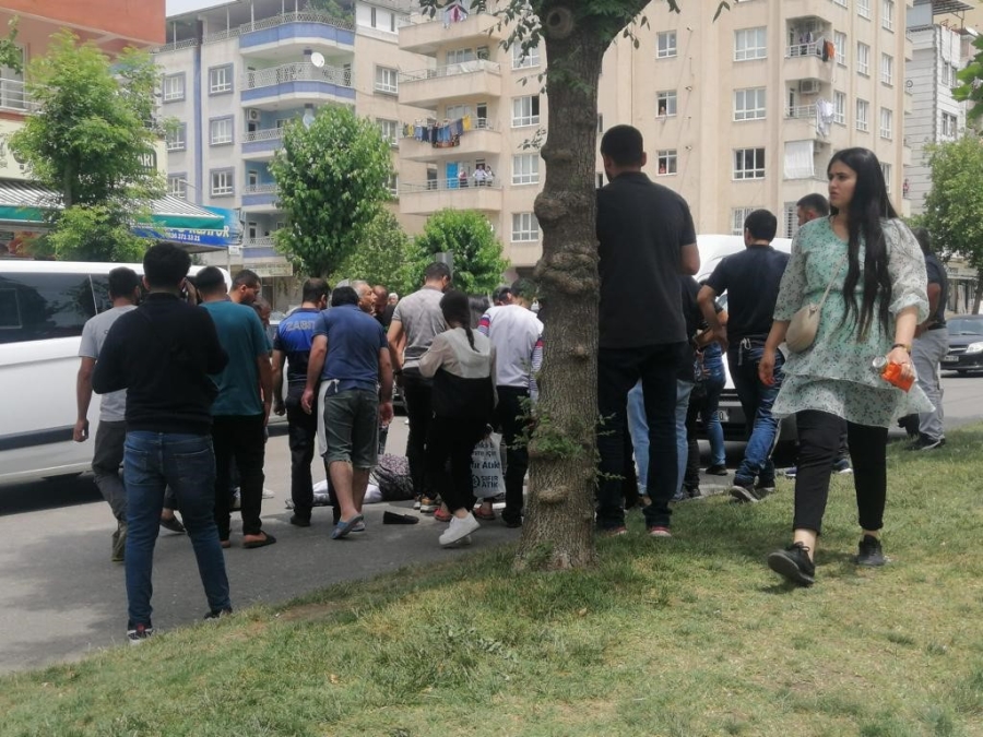 Batman'da yolun karşısına geçmeye çalışan yaşlı kadına araba çarptı