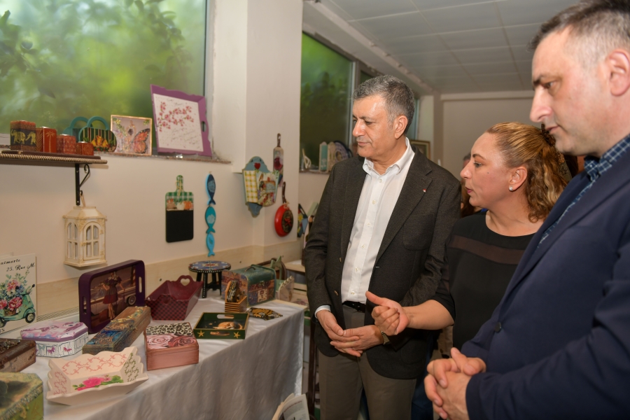 Kadınların ürettiği el emeği ürünler sergilendi
