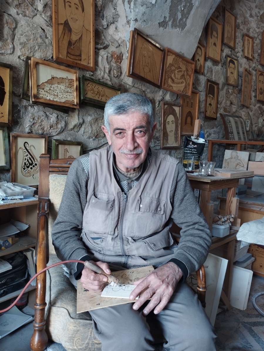 Mardin'in hünerli elleri, uygarlıkların izlerini ahşaba işliyor