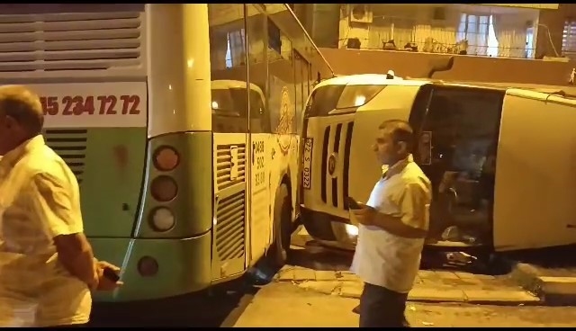 Batman’da belediye otobüsü ve minibüs çarpıştı: 8 yaralı