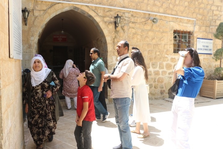 Mardin'de Kurban Bayramı öncesi türbe ziyaretinde yoğunluk