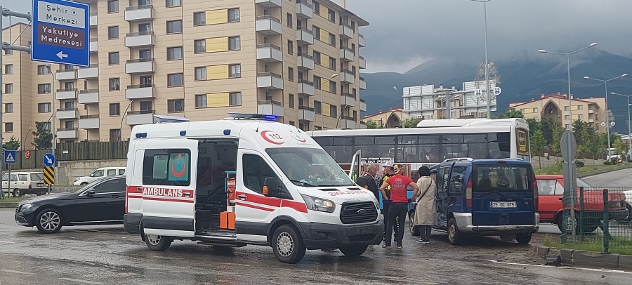 hasta taşıyan ambülans kaza yaptı