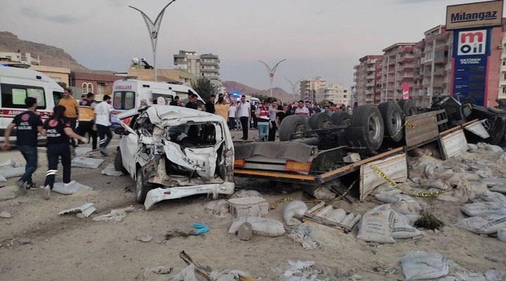 Mardin'de 21 kişinin öldüğü kazaya ilişkin 5 sanığın yargılanmasına devam edildi