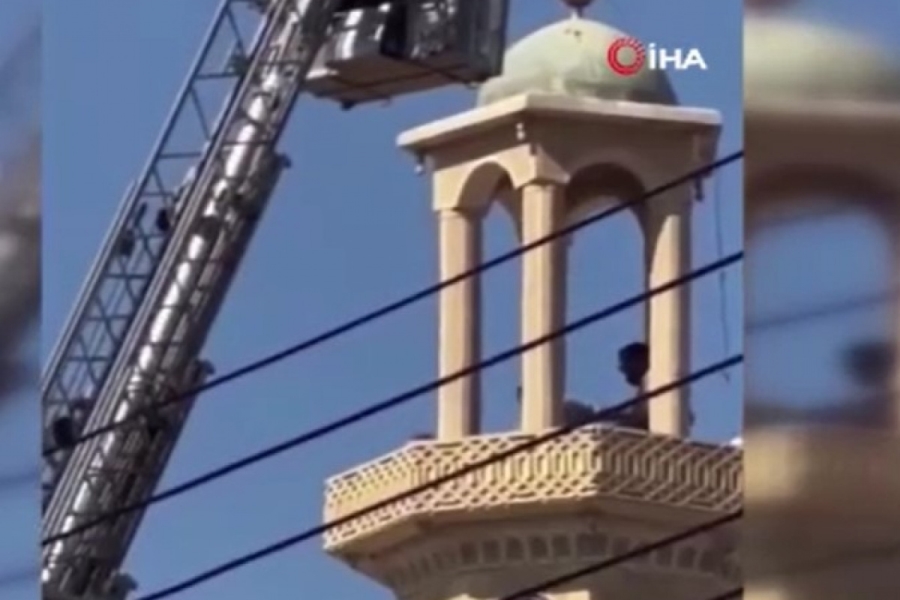 İntihar için çıktığı minareden dövülerek indirildi