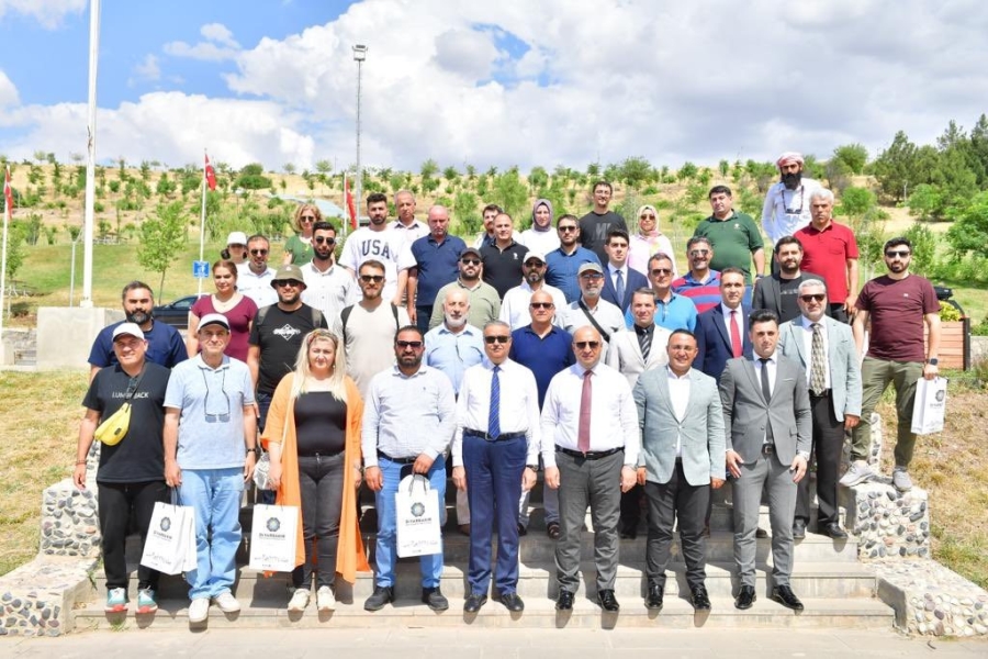 Turist rehberleri Diyarbakır'ın tarihi yerlerini gezdi