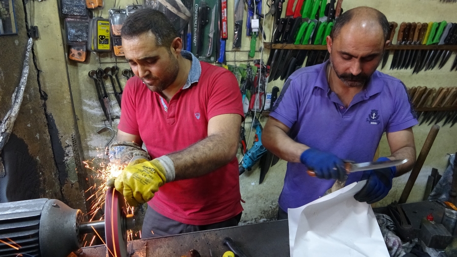 Bıçak bileme ustalarının yorucu bayram mesaisi