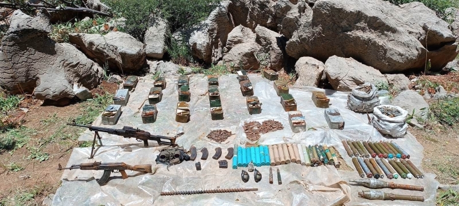 Mehmetçik Irak’ın kuzeyinde PKK'lılara ait çok sayıda silah ve mühimmat ele geçirdi