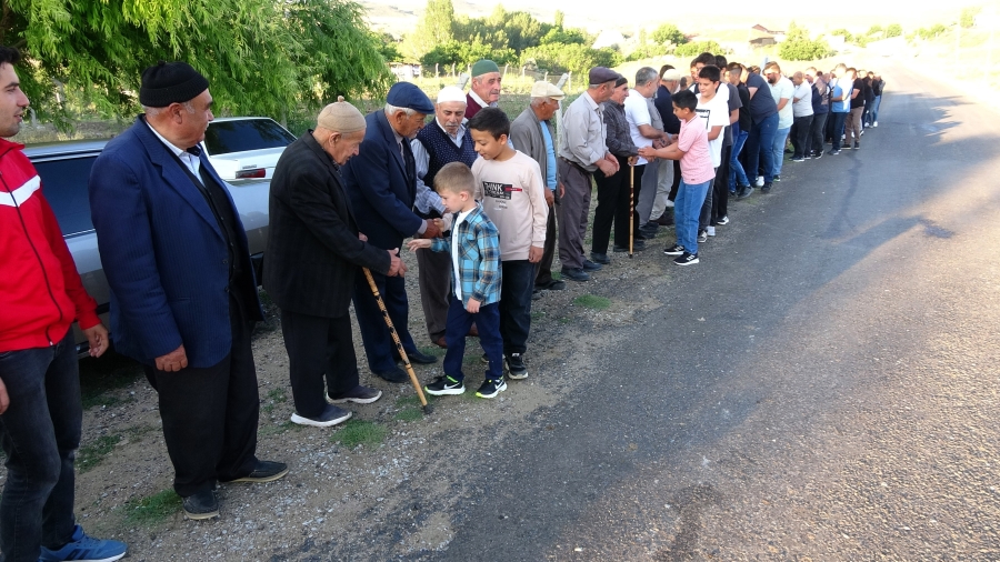 Bu köyde yarım asırdır toplu bayramlaşma geleneği sürdürülüyor