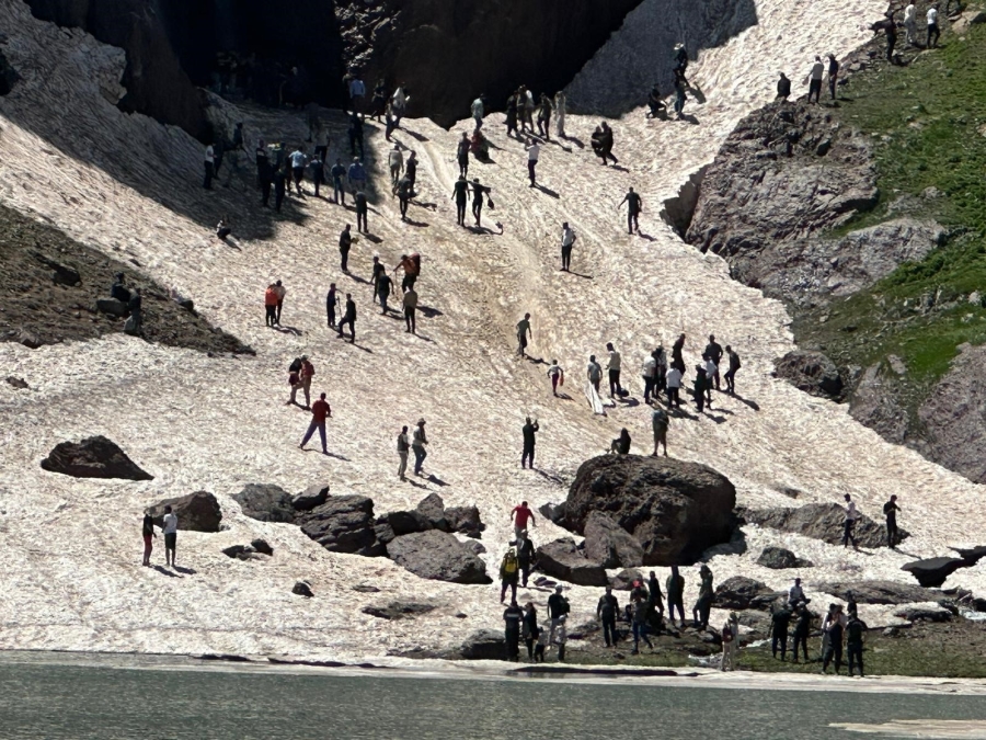 Hakkari'de terörden temizlenen Cilo Dağları ve Sat Buzul Gölleri'ne yoğun ilgi