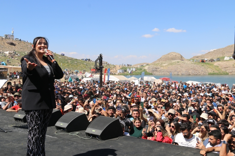 Hakkari'de '5. Cilo Fest' Tuğçe Kandemir konseri ile sona erdi