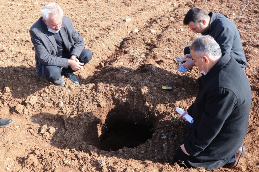 Şanlıurfa’da depremler sonrası oluşan obruk korkuttu