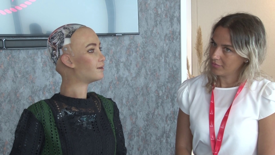 İnsana en çok benzeyen robot Sophia, Çamlıca Kulesi’nde radyo yayını yapacak