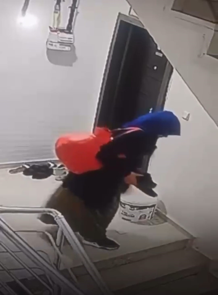 Batman’da apartmana giren dilenci ayakkabı çaldı