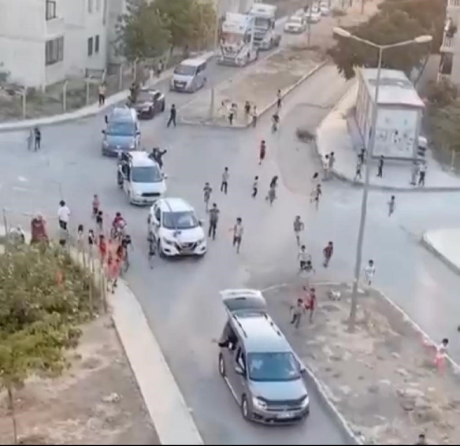 Nusaybin'de dünyaevine giren damat, tırını gelin arabası yaptı