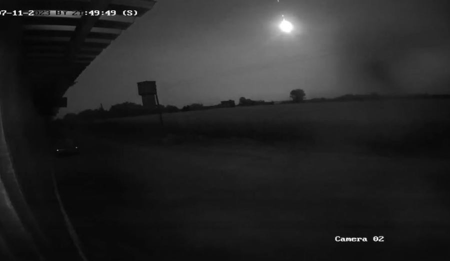 Bulgaristan üzerinden geçen meteor Romanya’ya düştü