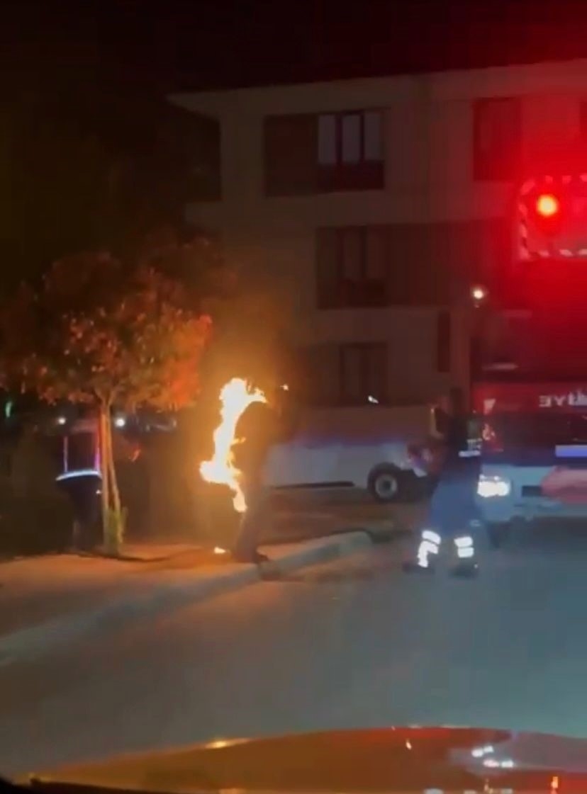 Benzin dökerek kendini yakmaya çalışmıştı, hastanede hayatını kaybetti