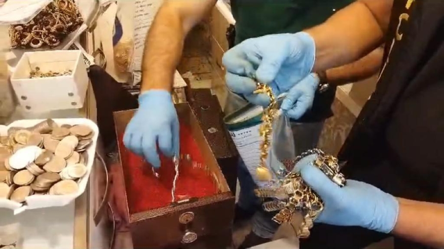 Diyarbakır'da piyasaya sahte altın süren 10 kişi tutuklandı