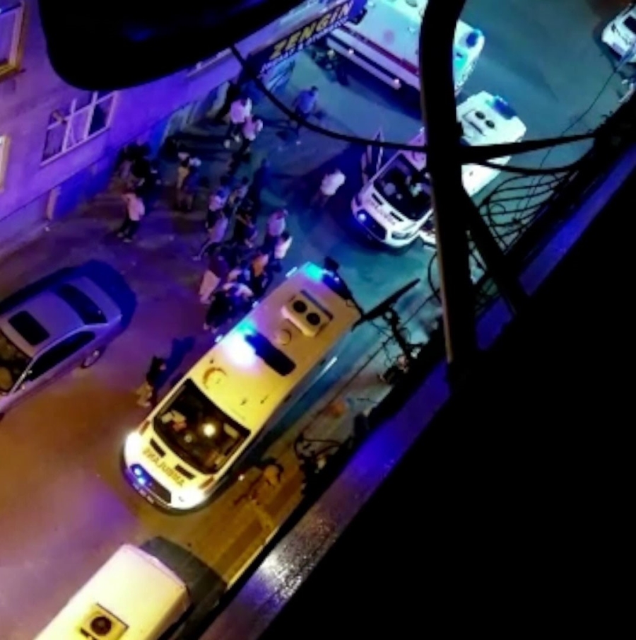 Yengesiyle kavga eden genç kız abisinden kaçmak için camdan atladı